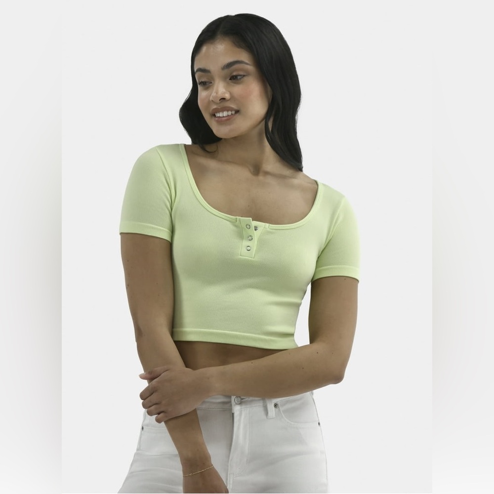❤️🔥NWT No Boundaries Lime Green Buttoned Crop Top
